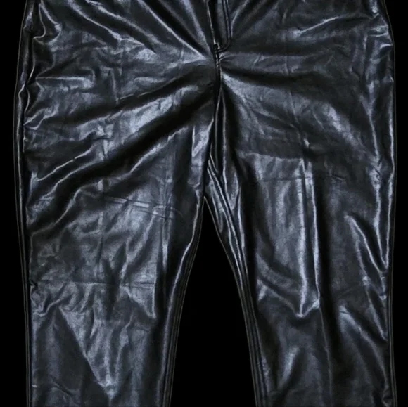 NWT Abercrombie Curve Love Vegan Leather ’90s Straight Pants Ultra High Rise - Picture 3 of 9